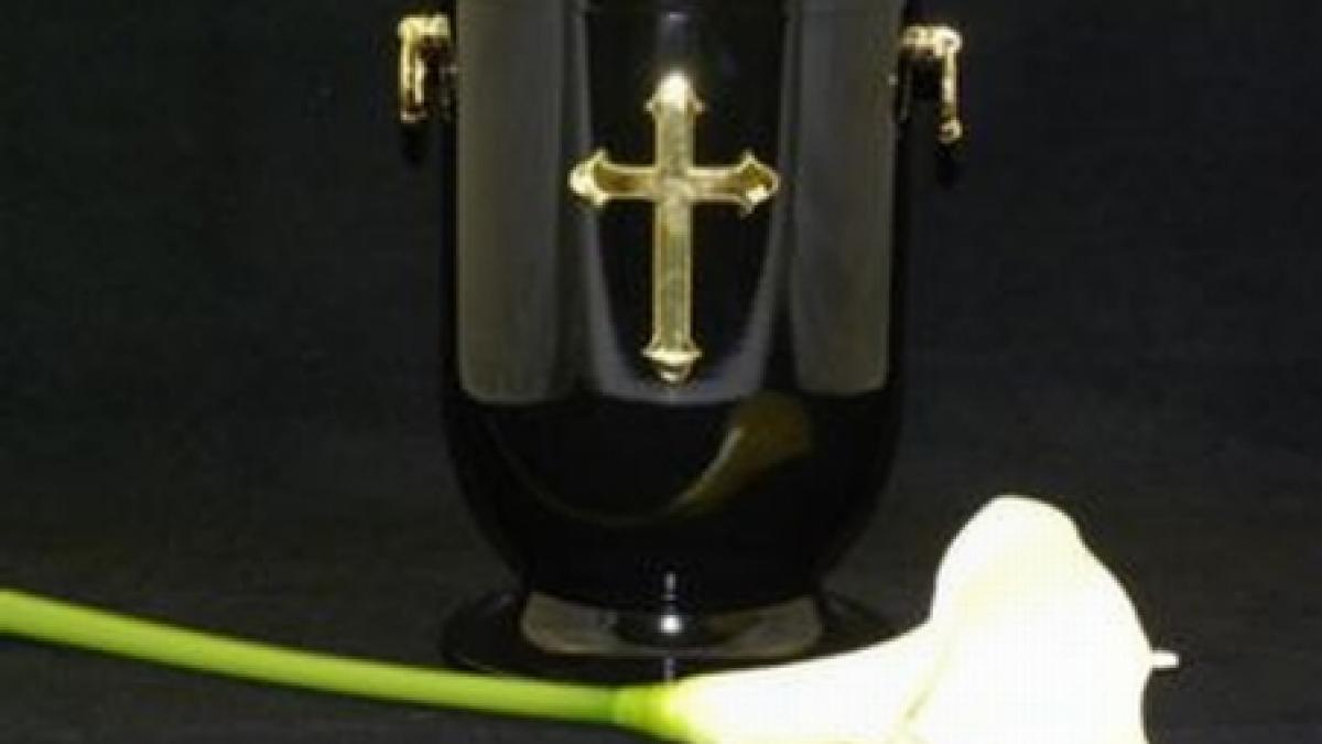 peste 2 000 de romani celebri au fost incinerati vezi lista celor care se regasesc intr o urna de