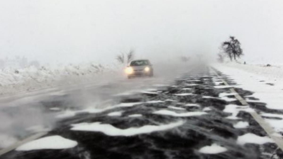 vaslui peste 130 de persoane ramase inzapezite in autocare salvate de militarii si pompierii isu