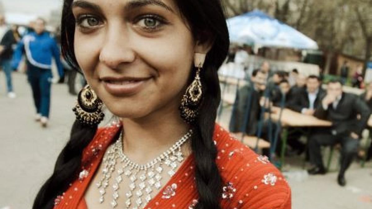 o grupare nationalista din timisoara propune sterilizarea femeilor de etnie roma si le ofera bani