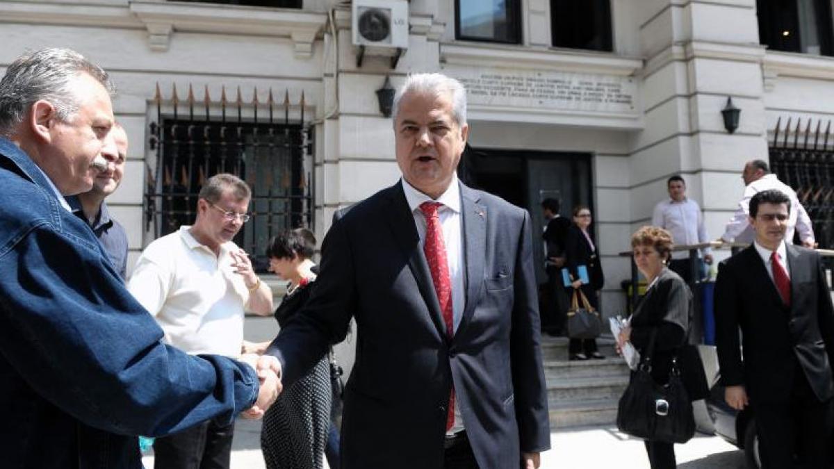 Judecătorii care l-au condamnat pe Năstase, PREZENŢI în noul complet de judecată pentru fostul premier