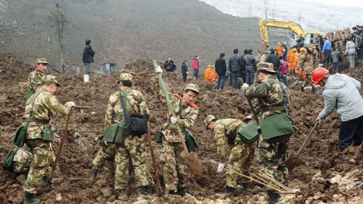 un sat intreg din china a fost devastat de alunecarile de teren peste 29 de oameni au murit