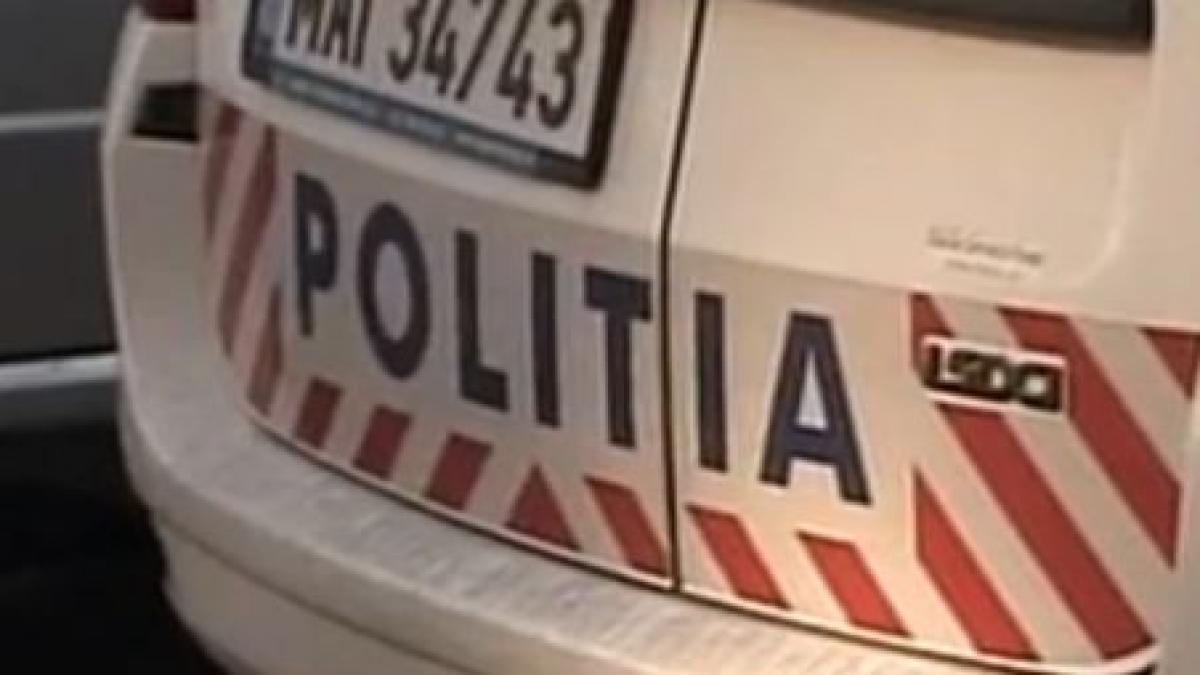 doi politisti agresati in timpul anchetei de cei pe care ii legitimau