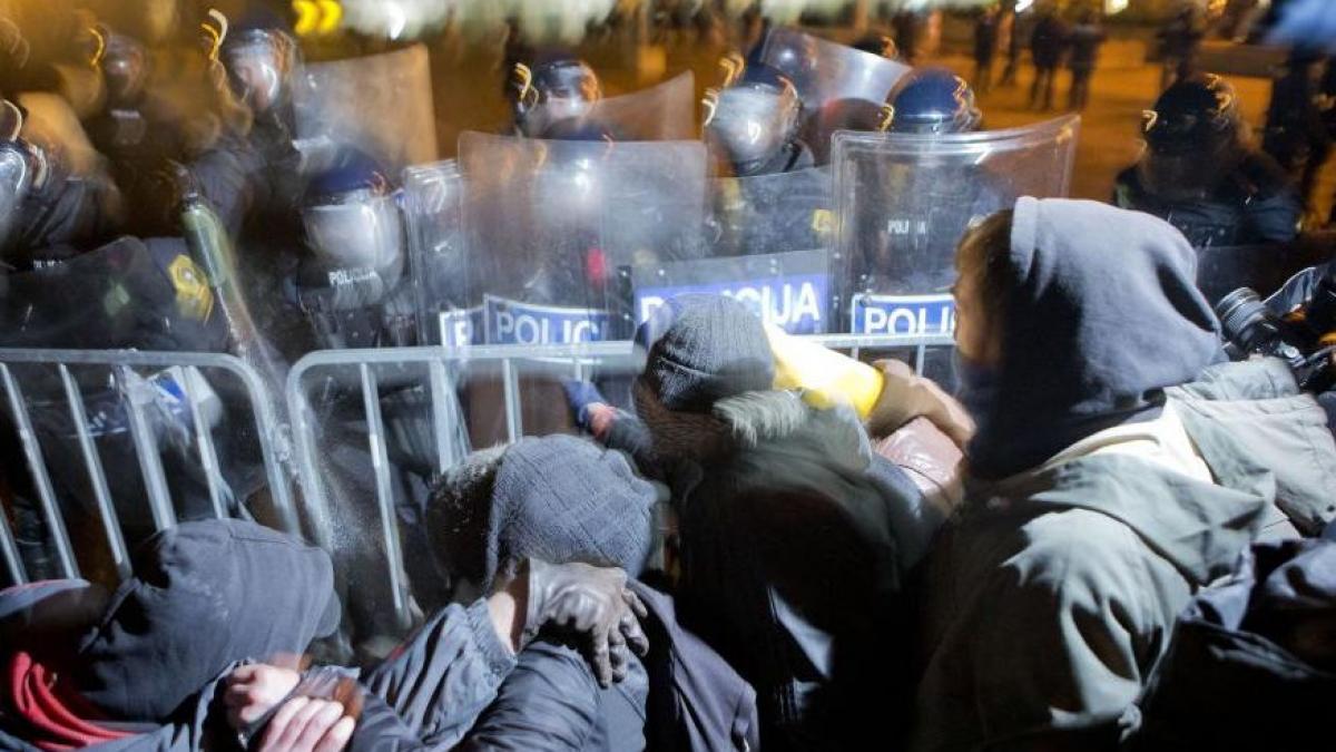 slovenia mii de persoane cer demisia premierului suspectat de coruptie