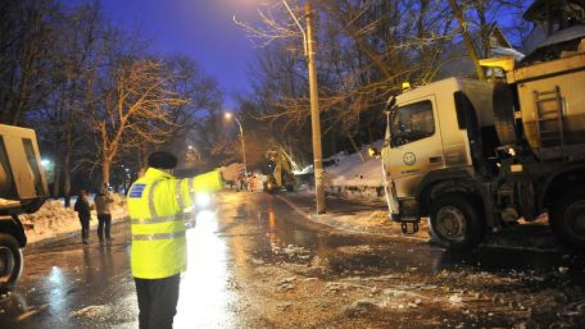 sorin oprescu cere operatorilor de deszapezire sa intensifice interventiile in capitala