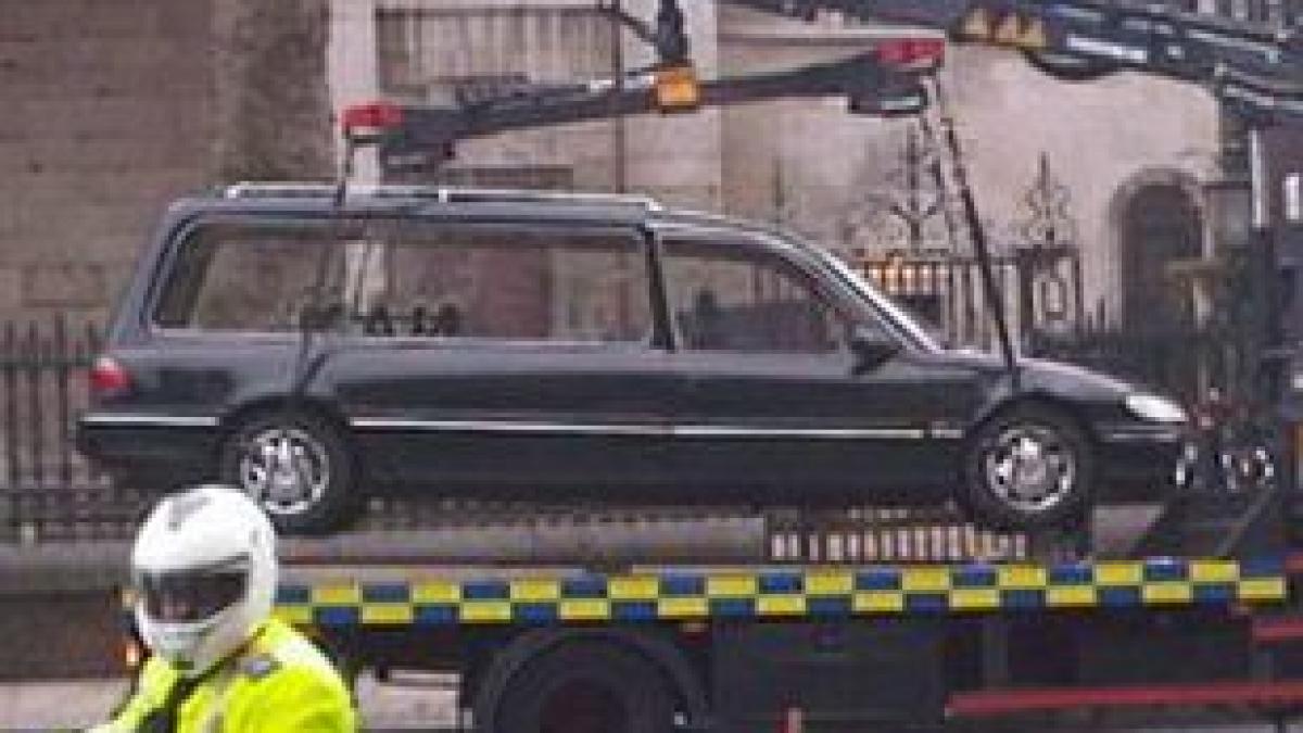 sa faca infarct si alta nu cand au iesit din biserica au gasit masina pe platforma intreaga poza