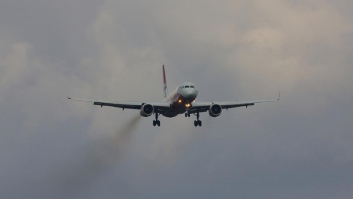 sua aterizare de urgenta a unui avion de pasageri din cauza unui incendiu la bord