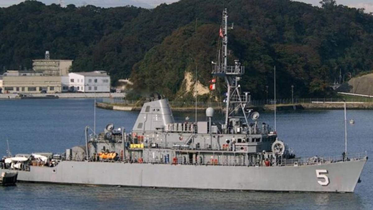 o nava americana a ramas blocata pe un recif de corali