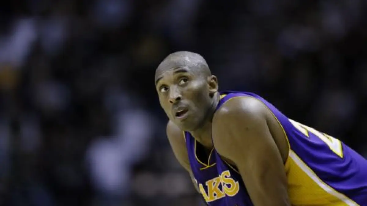 inca un record pentru kobe bryant va fi pentru a 15 a oara la rand titular in all star game