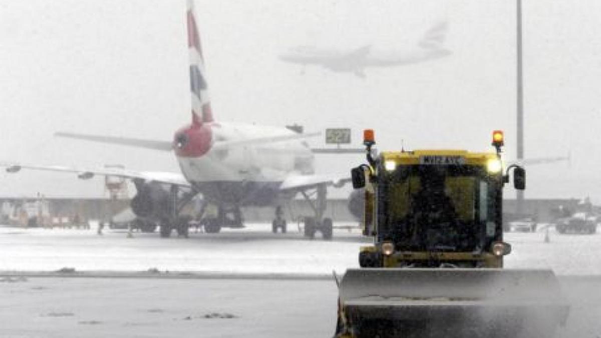 marea britanie puternic afectata de ninsori sute de zboruri au fost anulate