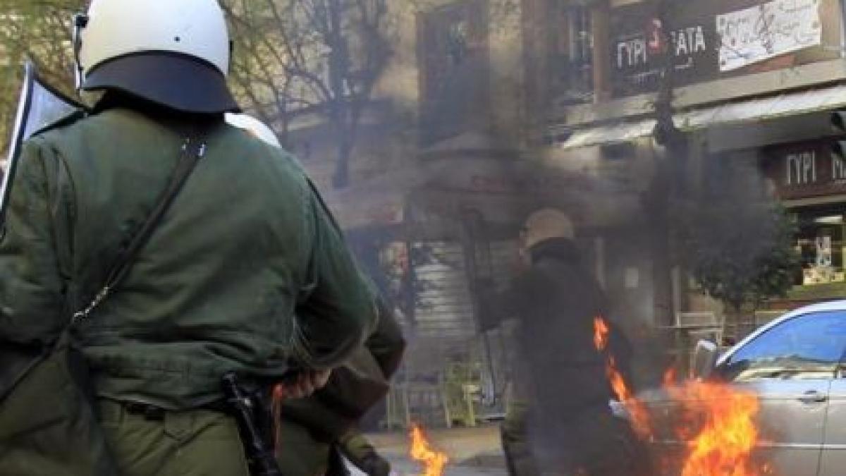 atentat cu bomba la periferia atenei doi oameni au fost raniti