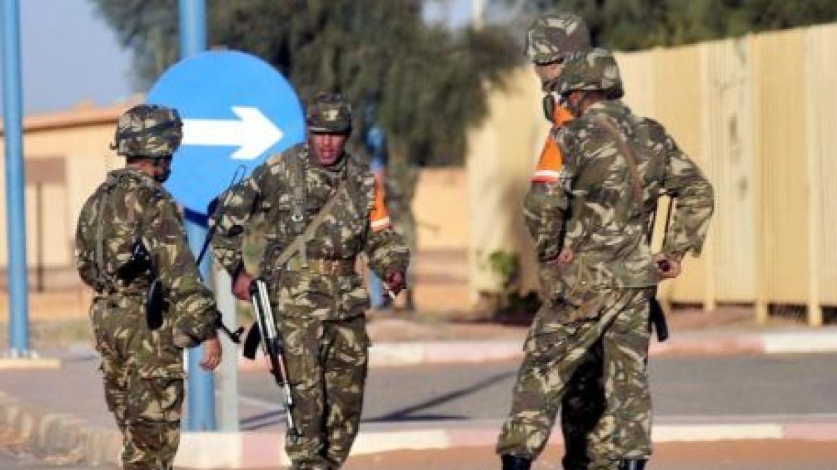 presupusul lider al rapitorilor din algeria a amenintat ca va detona ostaticii