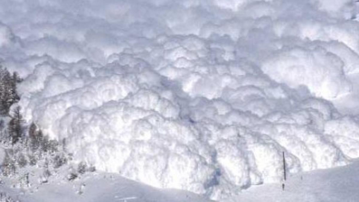 Risc însemnat de avalanşe în Munţii Bucegi şi Făgăraş