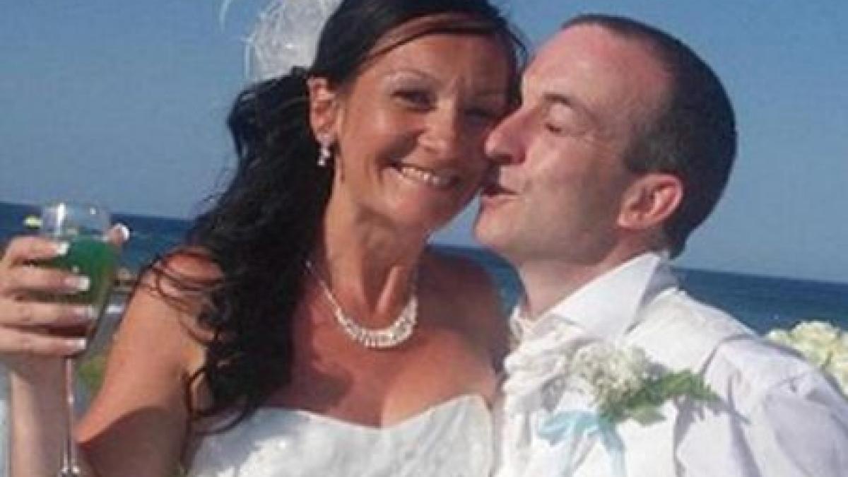 au fost arestati dupa ce au postat pe facebook fotografii de la nunta