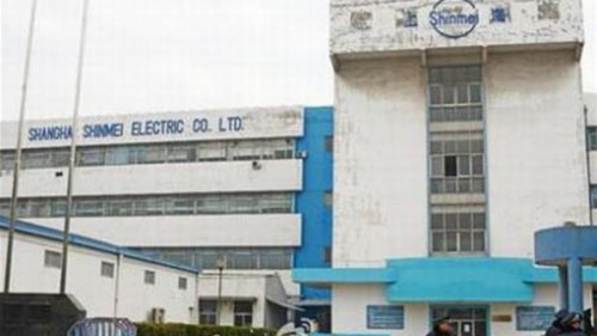 sefii unei fabrici din shanghai tinuti ostatici de proprii angajati