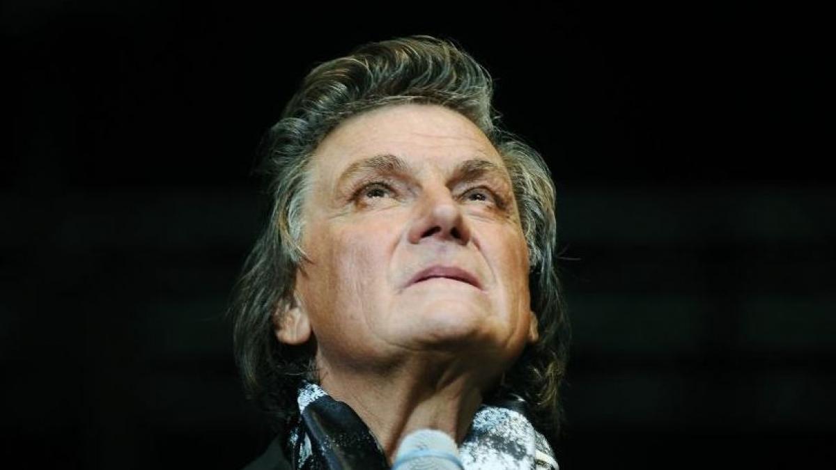 florin piersic un actor mare cu un suflet urias recita cu lacrimi in ochi o poezie de mihai codreanu