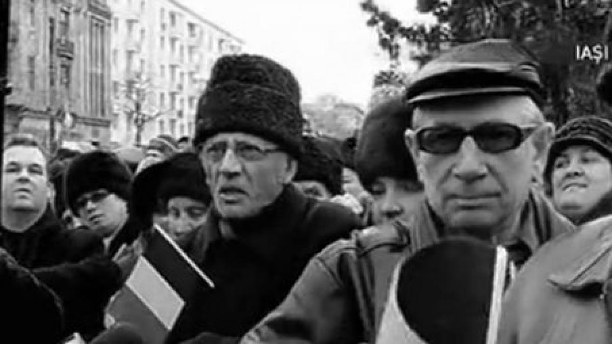 unire cu strigaturi la iasi primarul nichita si ministrul fenechiu huiduiti de ziua principatelor