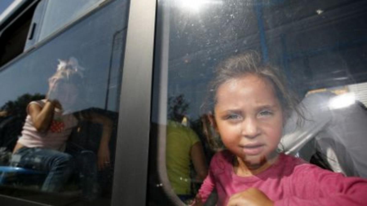 o cursa charter cu o suta de romi repatriati voluntar din franta a aterizat la timisoara