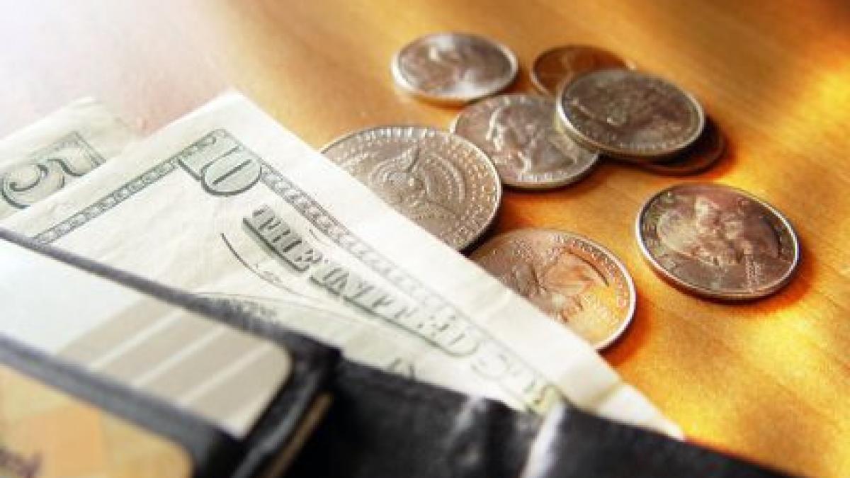 salariile de peste 4 500 de lei ale bugetarilor ar putea fi supraimpozitate