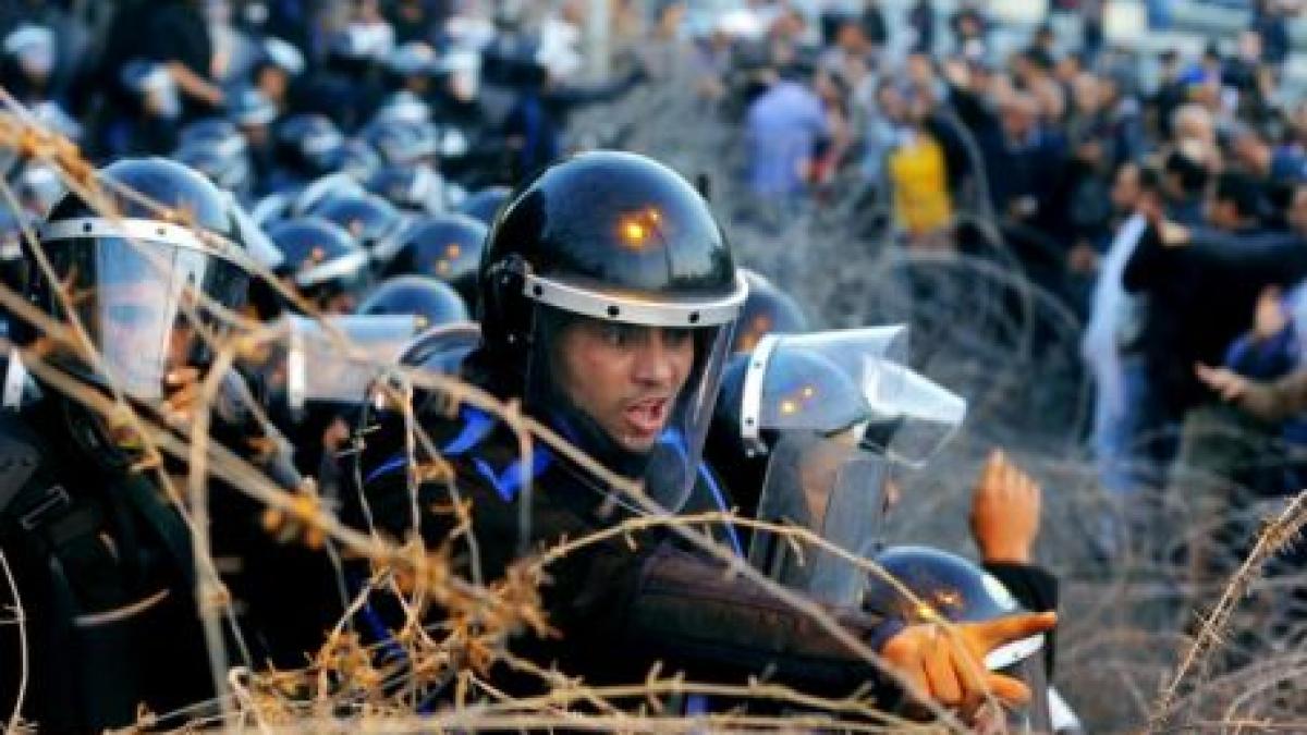 bilant oficial cinci morti si 370 de raniti in confruntarile de vineri din egipt