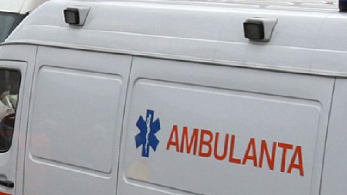Giurgiu: Un bărbat cu afecţiuni psihice s-a baricadat în casă şi a distrus mobila cu un topor