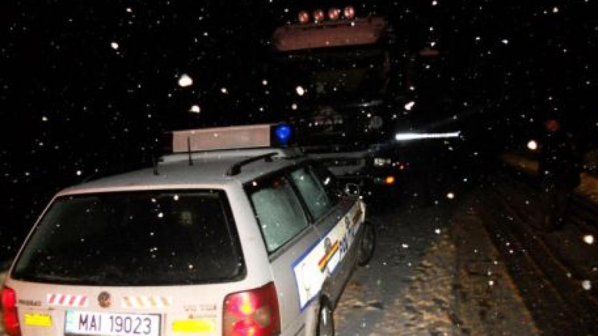 sapte drumuri nationale si 22 de drumuri judetene sunt inchise in continuare din cauza zapezii