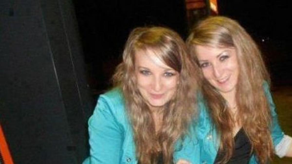 cu poza asta i au alungat pe toti din jurul lor acum toata lumea a ajuns sa rada de ele