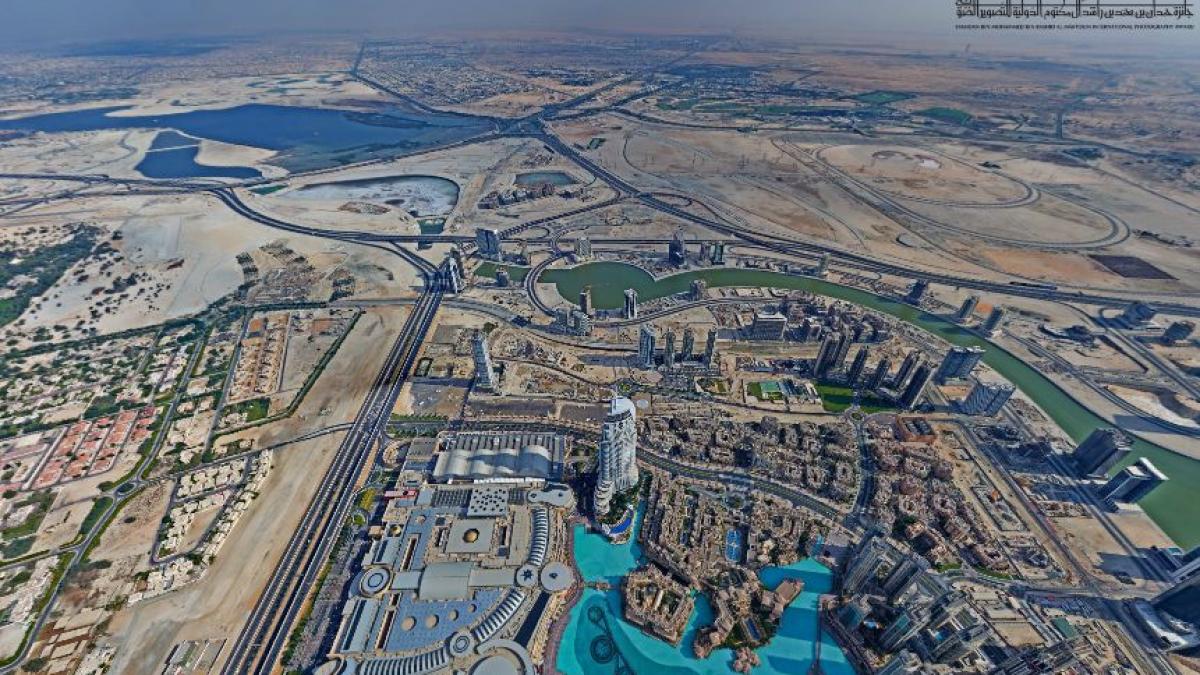 Panorama care îţi taie răsuflarea. Vizitează Dubaiul de pe cea mai înaltă clădire din lume