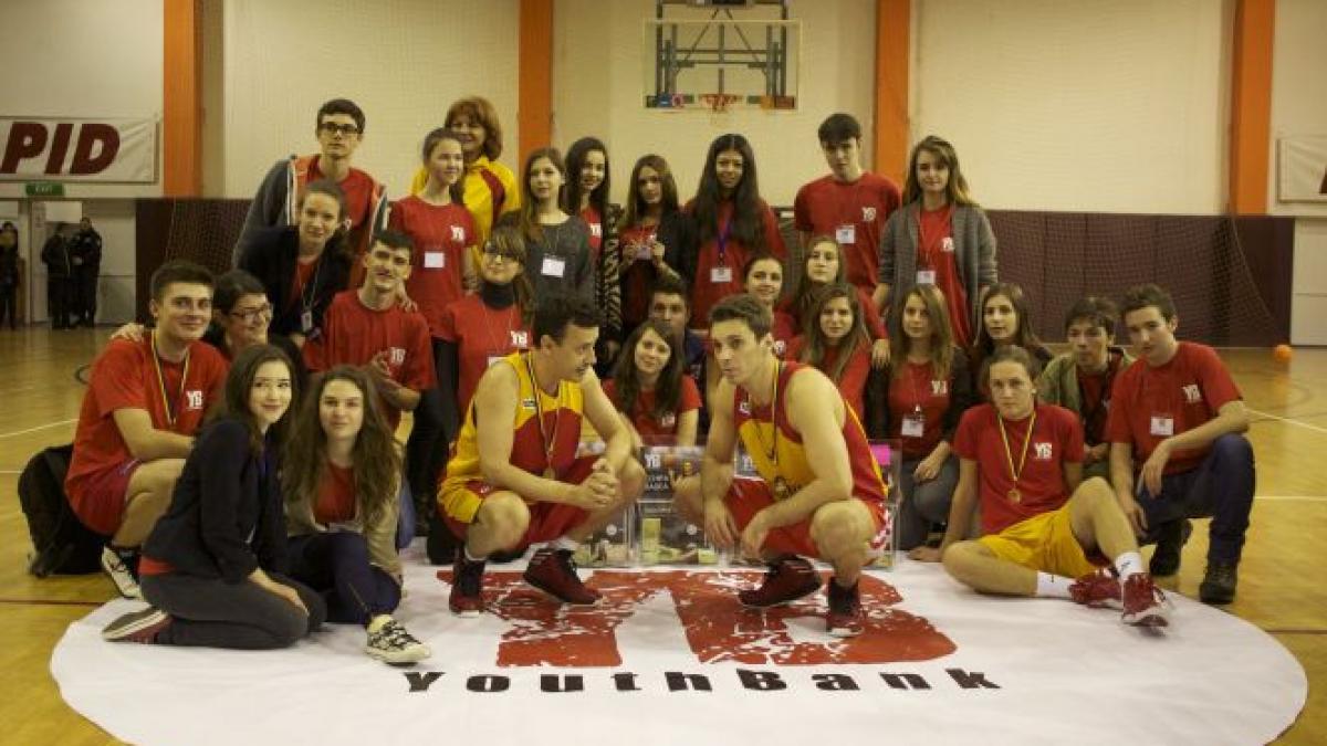 aproape o mie de persoane au participat la confruntarea greilor afla rezultatele meciului dintre