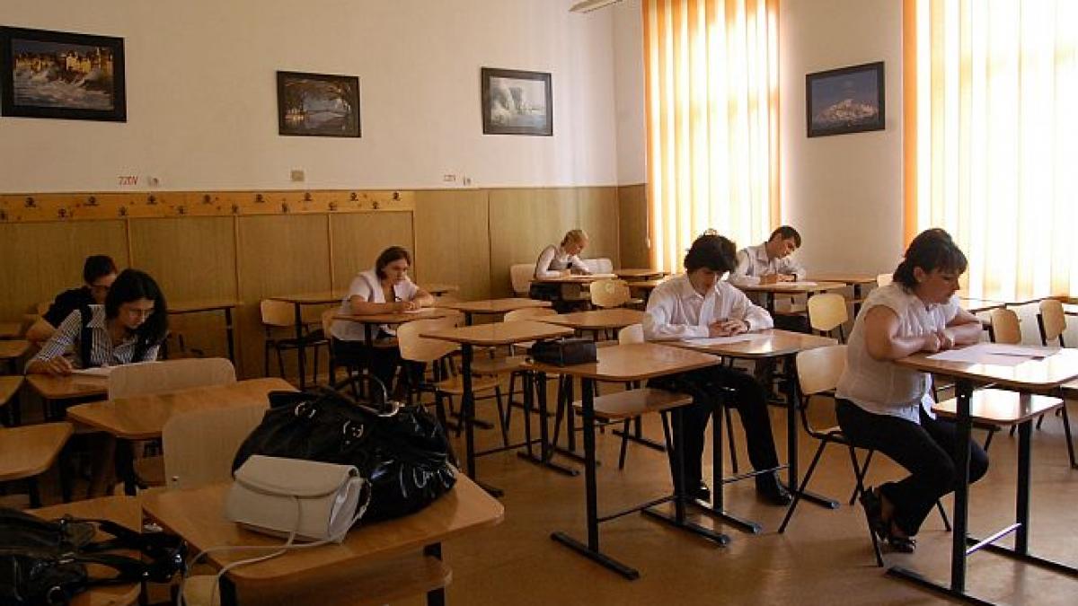 Elevii sunt în febra examenelor, sub &quot;ochiul&quot; camerelor video. Au început simulările pentru Bacalaureat şi Evaluarea Naţională