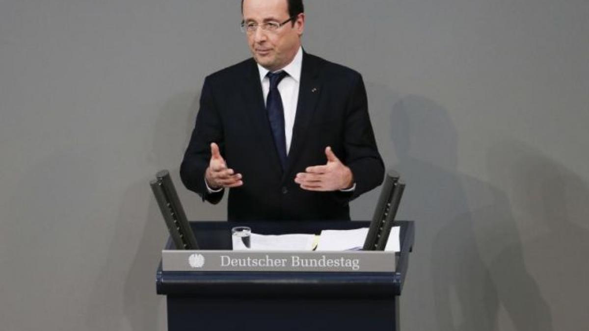 presedintele francez a inceput o vizita de cateva ore in mali insotit de ministrii de aparare