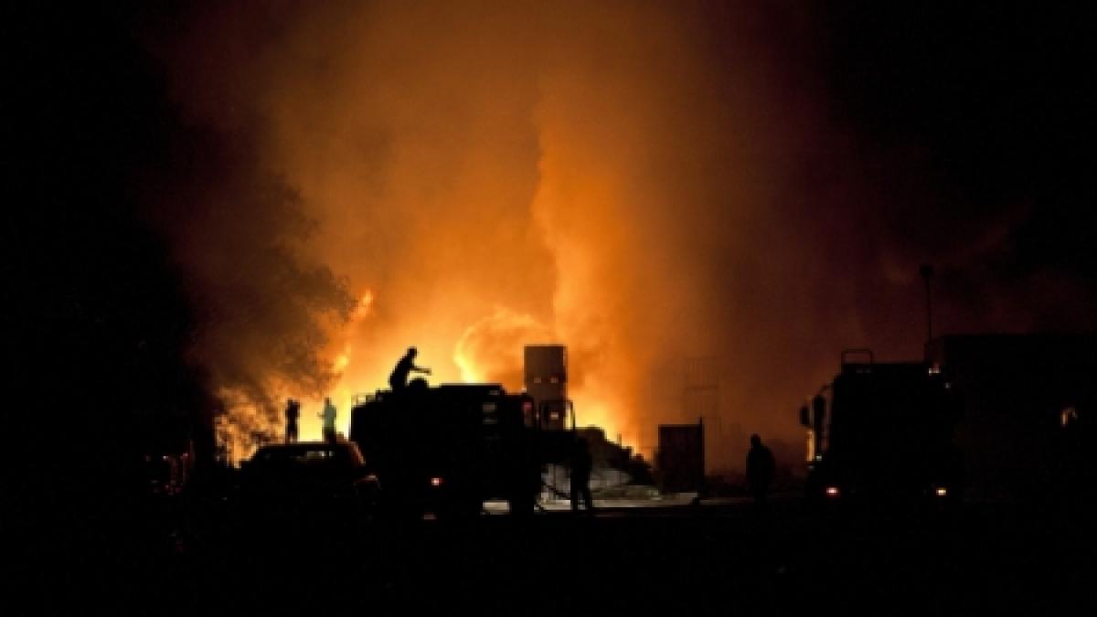 incendiu in capitala trei case si mai multe anexe gospodaresti distruse dupa ce au fost cuprinse de