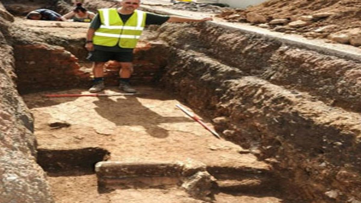 si au parcat masinile ani la rand aici dar nu au banuit ce se ascunde dedesubt