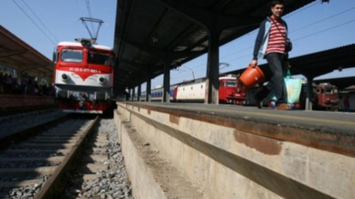 sindicalistii considera ca privatizarea cfr marfa trebuie sa inceapa cu 15 din companie