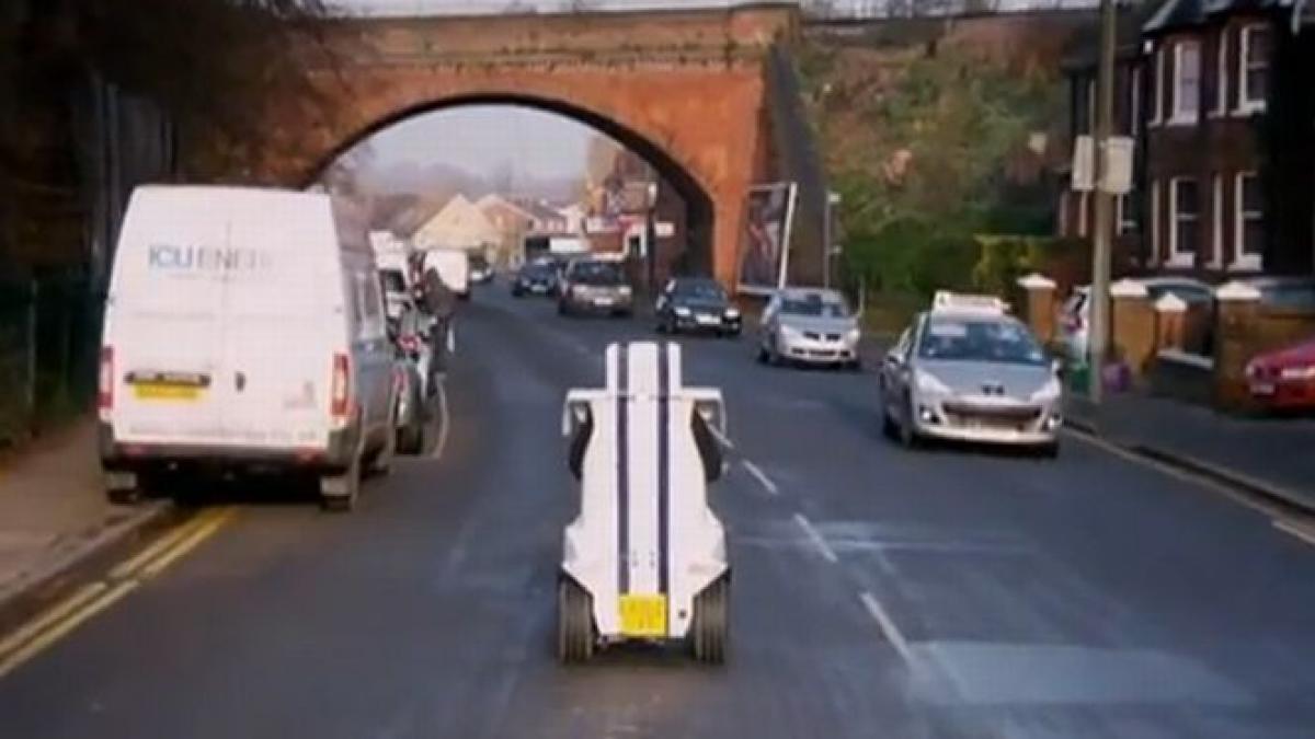 arata ca un fotoliu cu roti jeremy clarkson a testat cea mai mica masina din lume