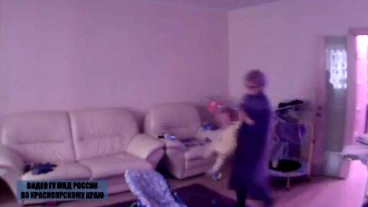 e de a dreptul infricosator ce i face aceasta bona unui bebelus de 1 an parintii au inmarmurit cand