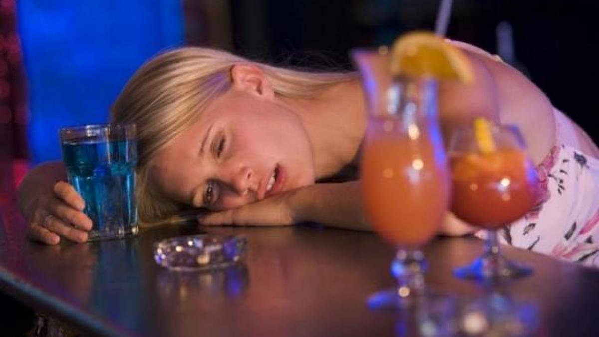 sua o mama de 20 de ani si a lasat copiii acasa pentru a merge la o prietena sa bea