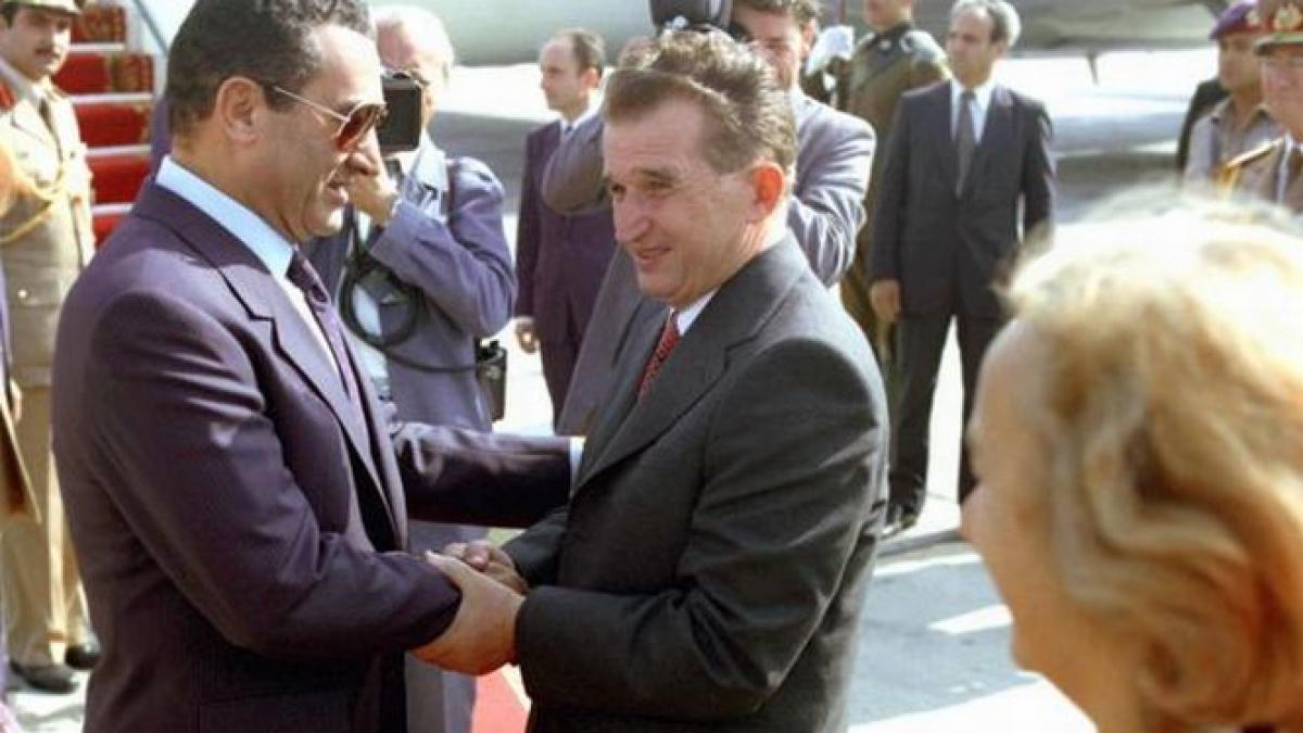 vad in fata mea o imagine a lui ceausescu cum a fost determinat hosni mubarak sa renunte la putere