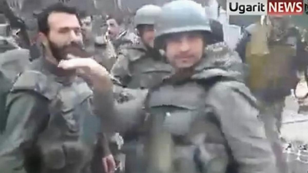 soldatii sirieni danseaza cu armele in mana pe muzica lui usher