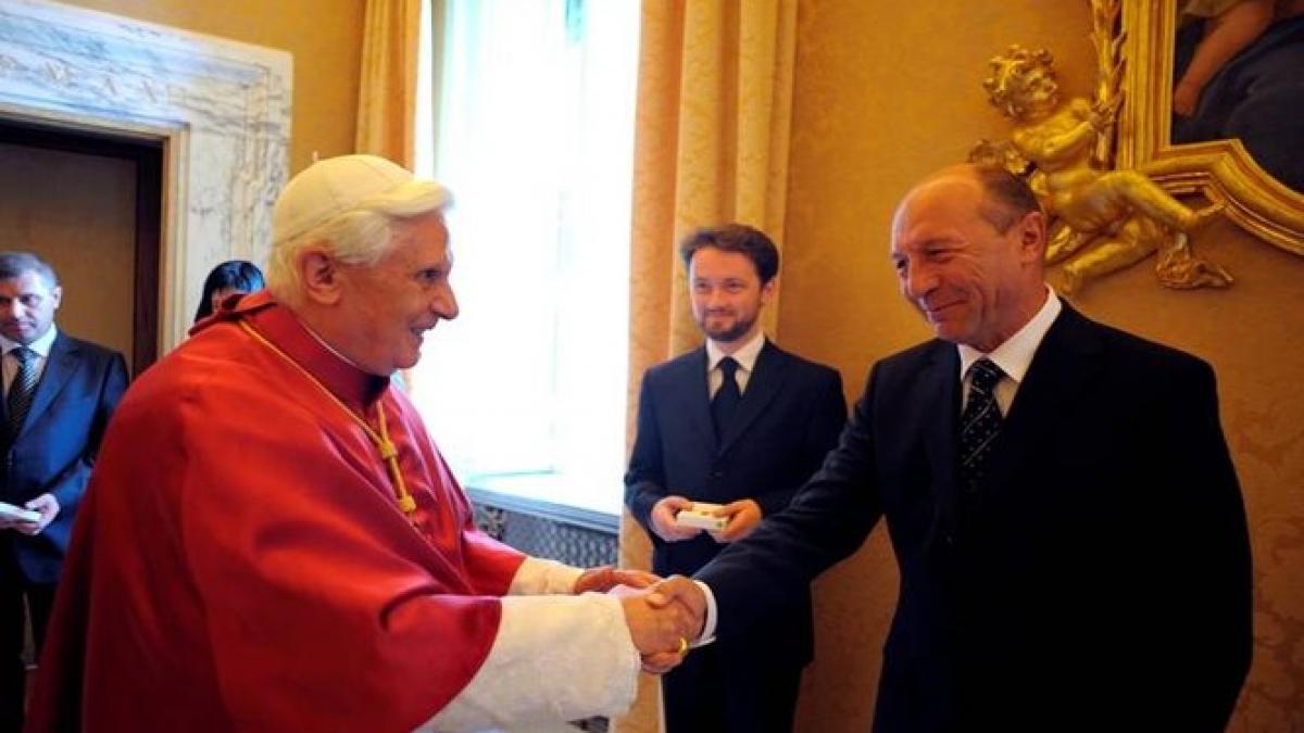 la papa vine un marinar traian basescu a ajuns la vatican ce cadou i a dus suveranului pontif