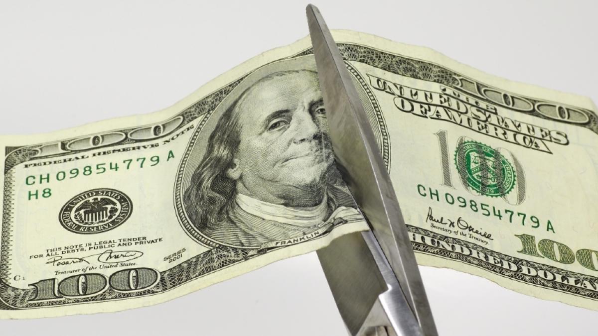 salariile bancherilor in pericol ue este aproape de a impune cele mai dure limite pachetelor