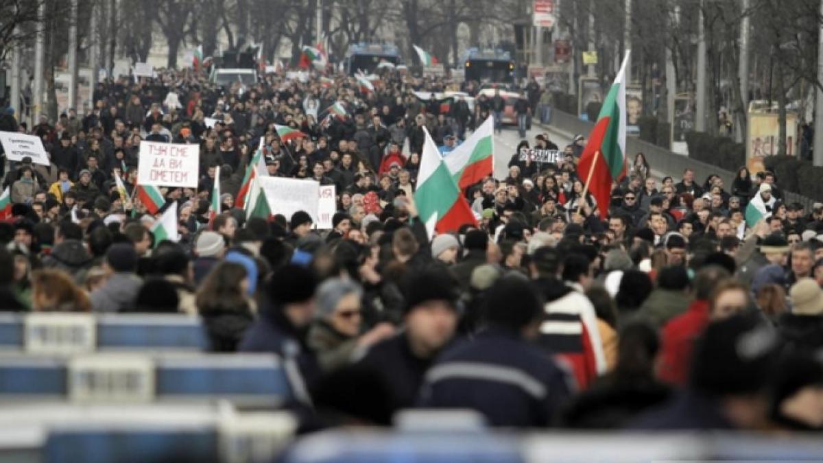 a zecea zi de proteste in bulgaria mii de oameni manifesteaza pe strazi nemultumiti de cresterea
