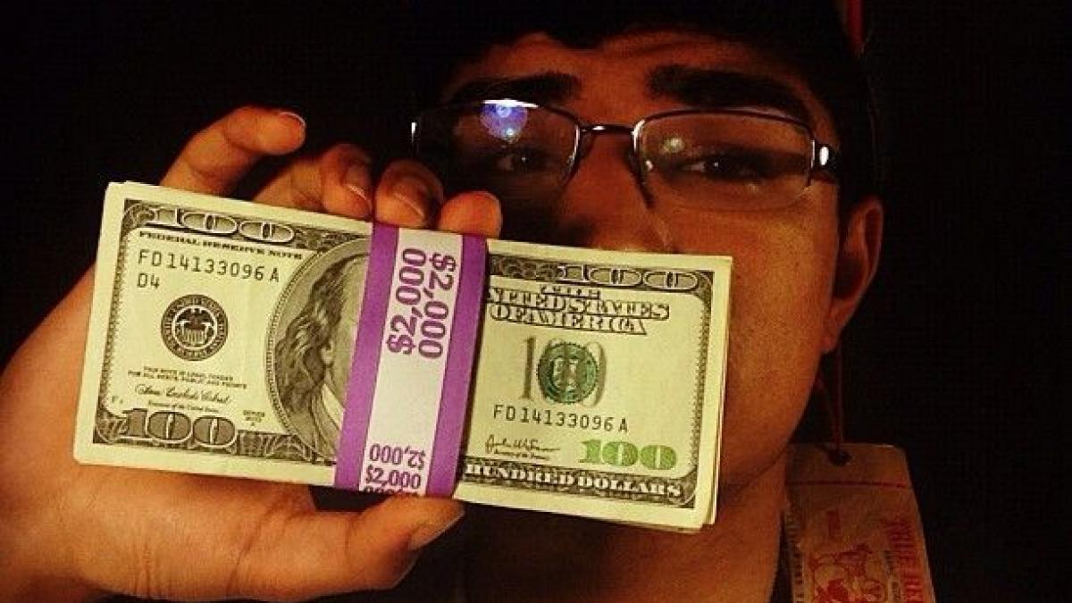 cocalar de america mandru tare pe instagram cheltuie in fiecare zi 2 000 de dolari si se spala cu