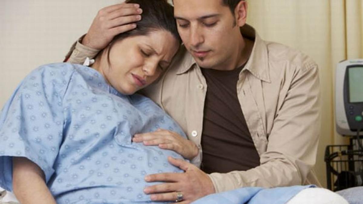 o femeie din iasi a intrat in coma si a murit dupa ce a nascut a stat 10 zile in travaliu si i s a