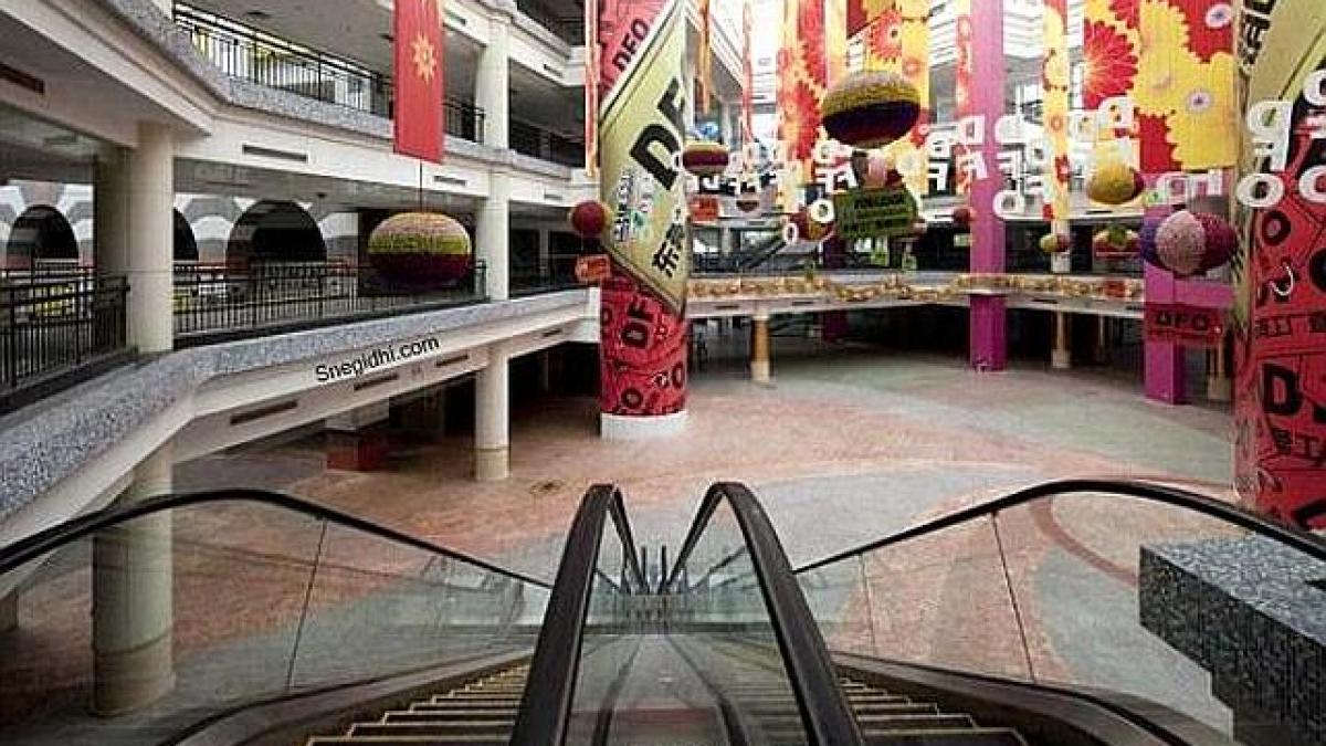 cel mai mare mall din lume un templu gol ocupat in proportie de 1 masoara 900 000 mp
