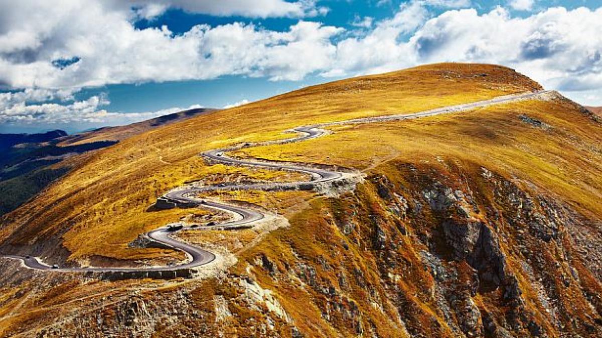 bomba pentru turismul din romania unul din cele mai frumoase drumuri a fost construit ilegal