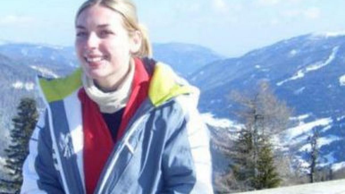 e profesoara de psihologie iar elevii o iubesc dar seara da altfel de meditatii nu cred ca fac