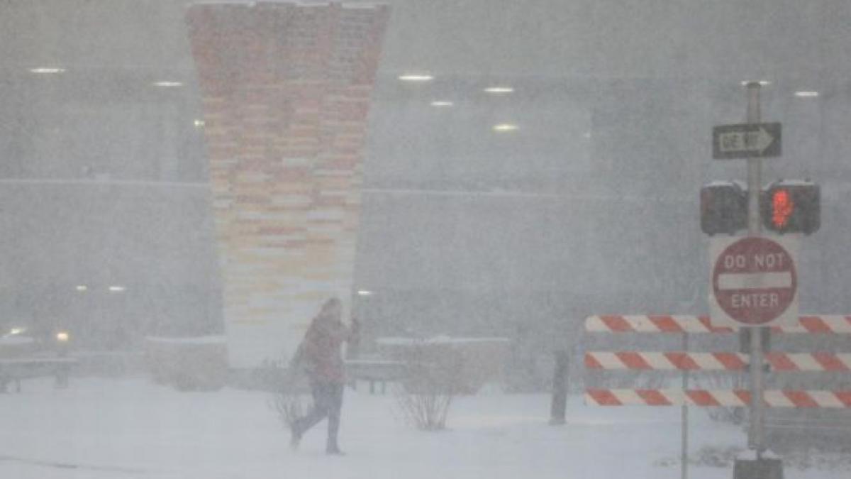 stare de urgenta in sua mii de zboruri anulate trafic rutier paralizat si scoli inchise in urma