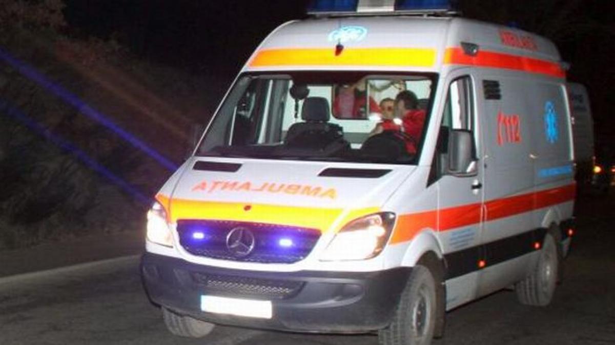 ambulanta implicata intr un accident rutier in galati soferul ambulantei a ajuns la spital