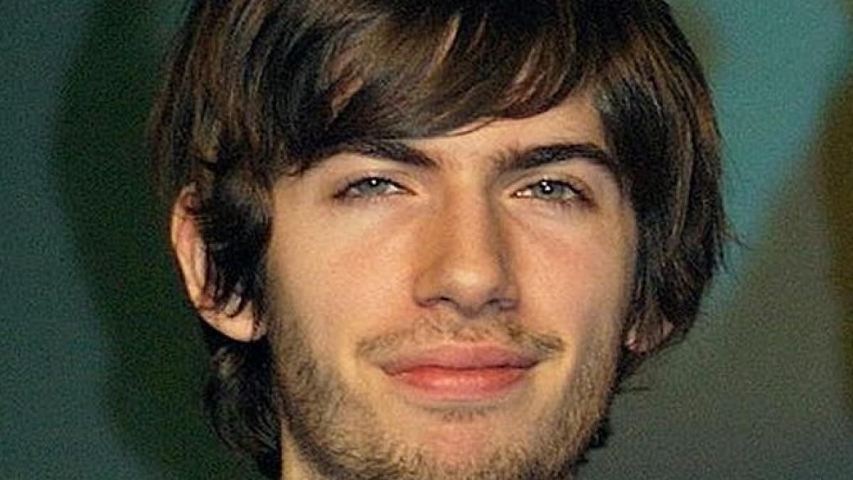 eram caraghios am mintit in legatura cu varsta mea si experienta profesionala la 21 de ani a fondat