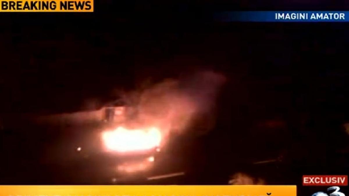 primele imagini cu masina incendiata vineri noapte in capitala